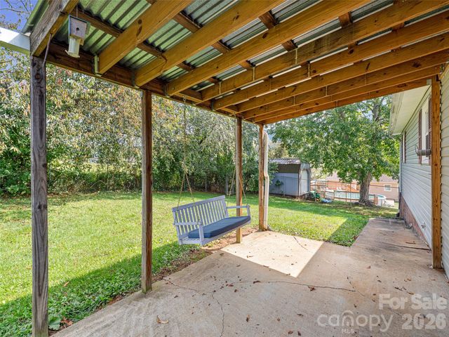 84 Candlelight Circle, Clyde, NC 28721