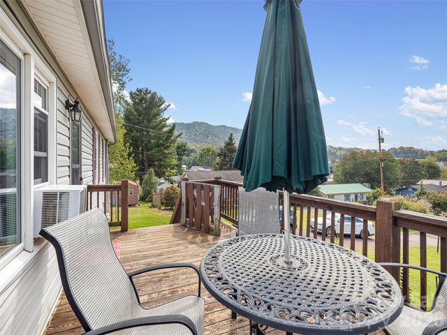 84 Candlelight Circle, Clyde, NC 28721
