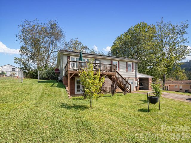 84 Candlelight Circle, Clyde, NC 28721