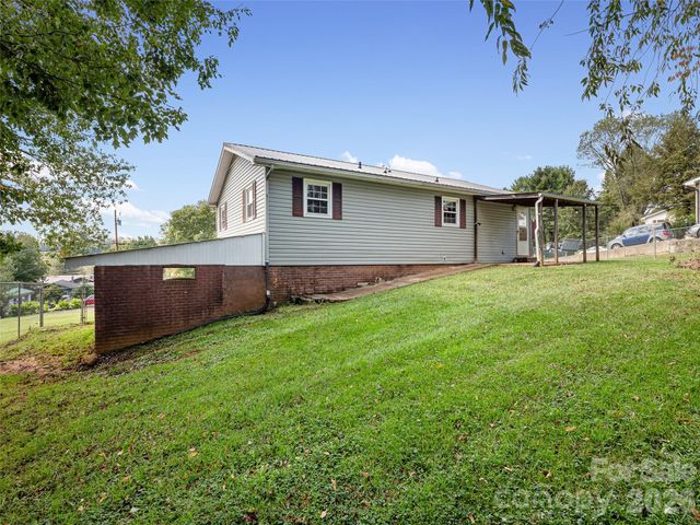 84 Candlelight Circle, Clyde, NC 28721