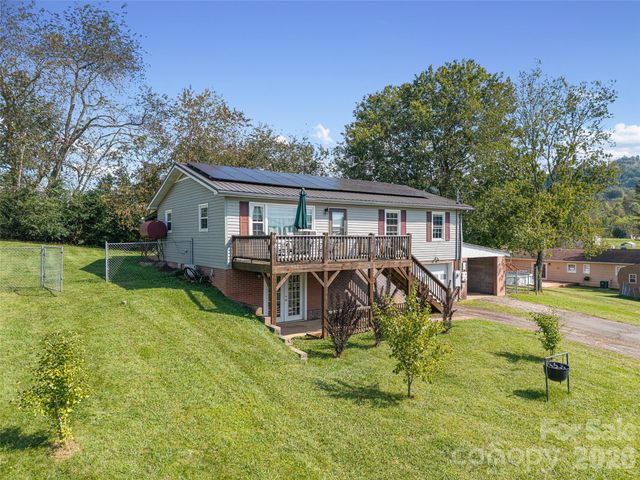 84 Candlelight Circle, Clyde, NC 28721