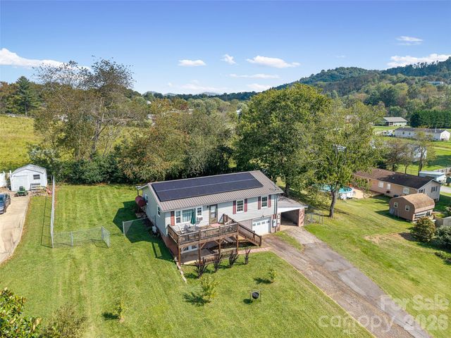 84 Candlelight Circle, Clyde, NC 28721