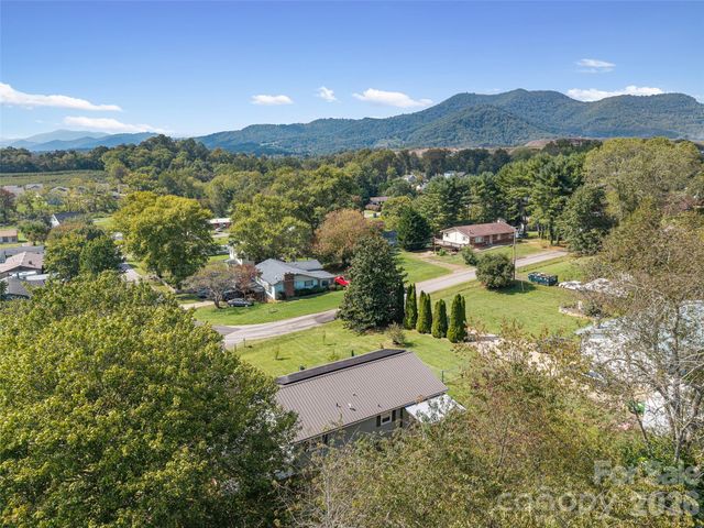 84 Candlelight Circle, Clyde, NC 28721