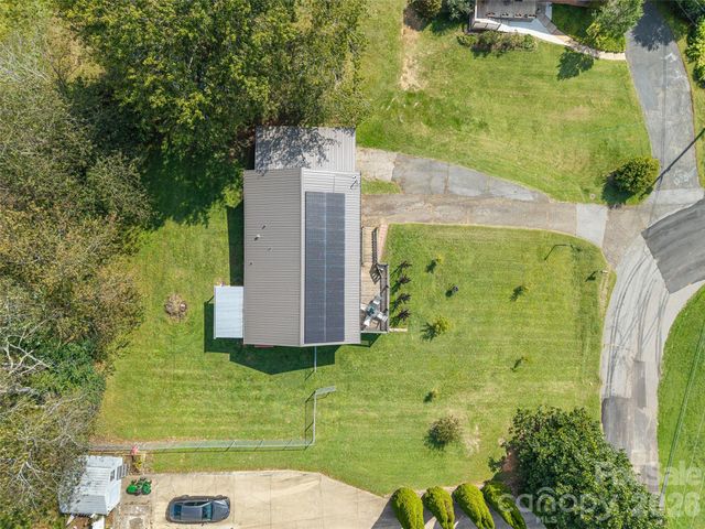 84 Candlelight Circle, Clyde, NC 28721