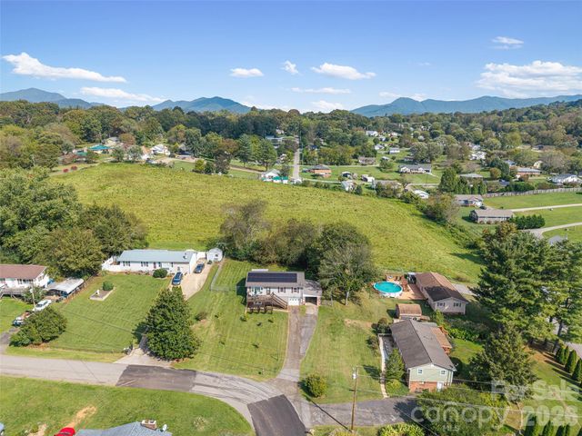 84 Candlelight Circle, Clyde, NC 28721