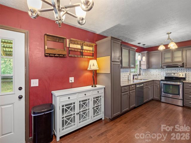 84 Candlelight Circle, Clyde, NC 28721