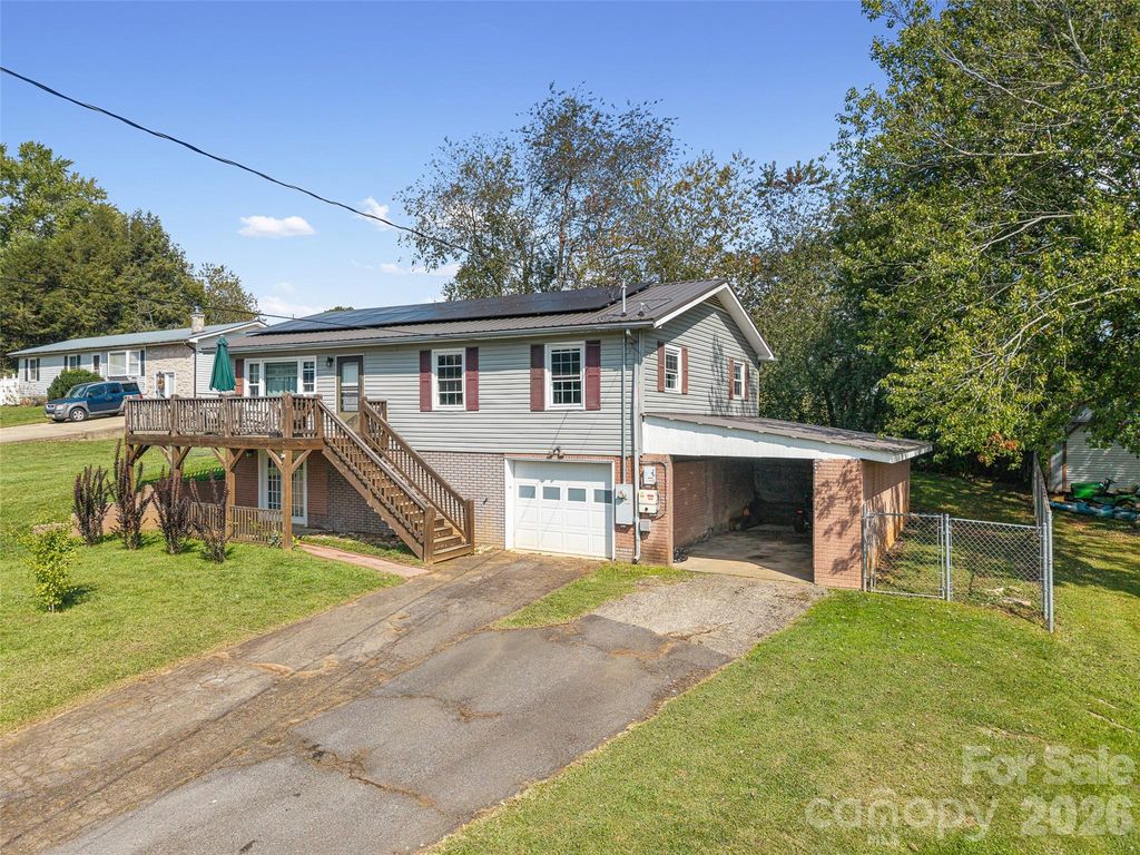 84 Candlelight Circle, Clyde, NC 28721