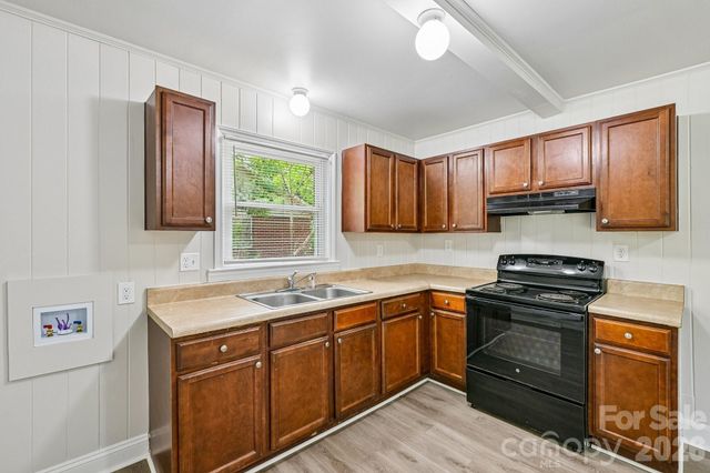 3935 Crestridge Drive, Charlotte, NC 28217