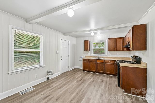 3935 Crestridge Drive, Charlotte, NC 28217
