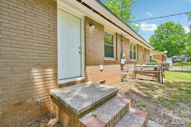 3935 Crestridge Drive, Charlotte, NC 28217