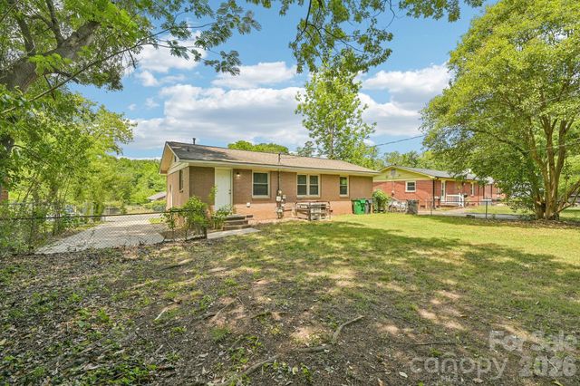 3935 Crestridge Drive, Charlotte, NC 28217