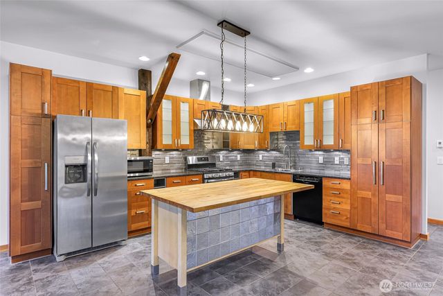 27806 W Gilligan Creek Road, Sedro Woolley, WA 98284