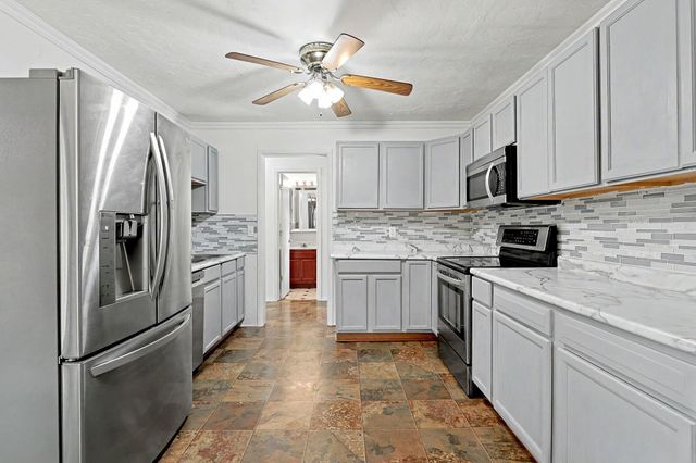 1354 N Westview Drive, Derby, KS 67037