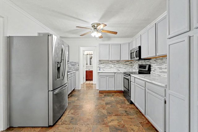 1354 N Westview Drive, Derby, KS 67037