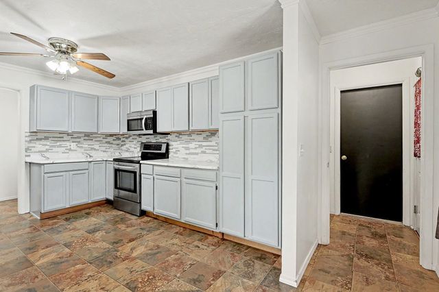 1354 N Westview Drive, Derby, KS 67037