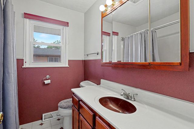 1354 N Westview Drive, Derby, KS 67037