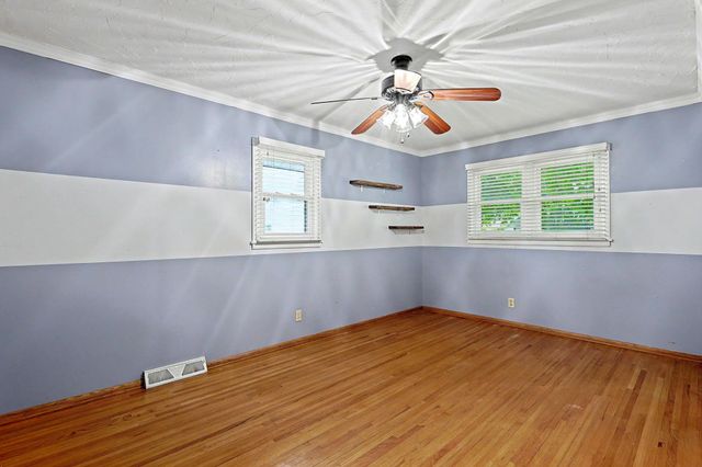 1354 N Westview Drive, Derby, KS 67037