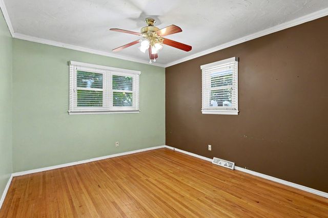 1354 N Westview Drive, Derby, KS 67037