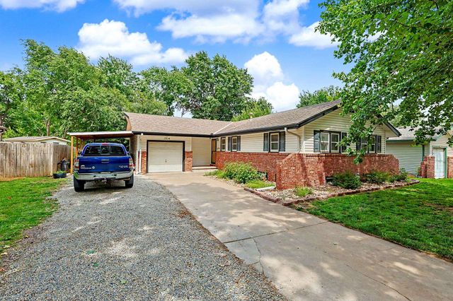 1354 N Westview Drive, Derby, KS 67037