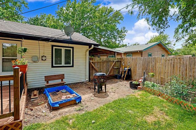 1354 N Westview Drive, Derby, KS 67037