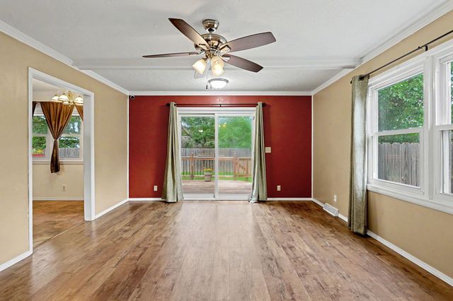 1354 N Westview Drive, Derby, KS 67037
