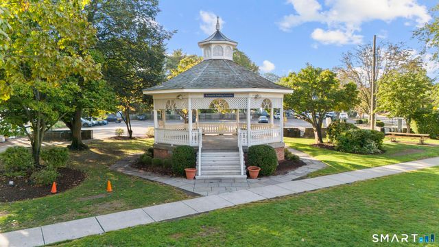 261 Millard Street 5B, Fairfield, CT 06824