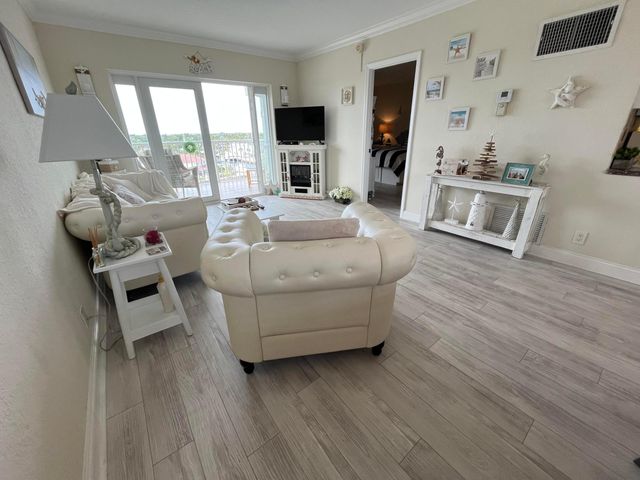 629 SE 19th Avenue 703, Deerfield Beach, FL 33441