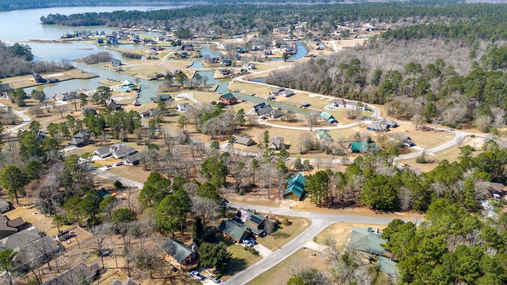 22 Hillsborough Drive, Huntsville, TX 77340