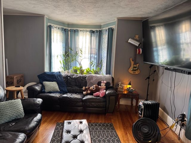 43 Baker St, Lynn, MA 01902