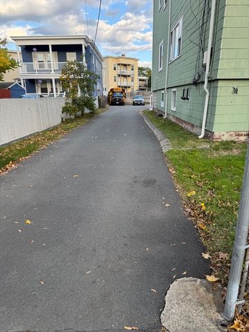 43 Baker St, Lynn, MA 01902