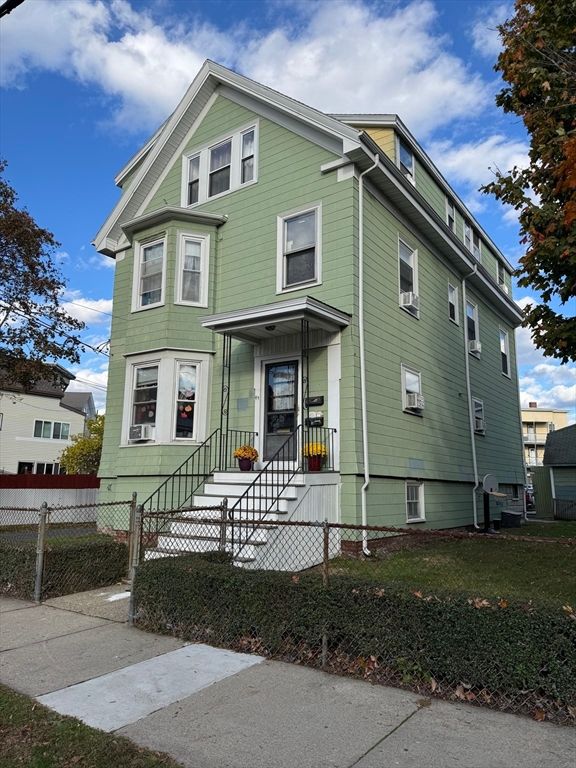 43 Baker St, Lynn, MA 01902