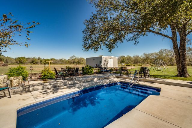 205 Newman Road, Ennis, TX 75119