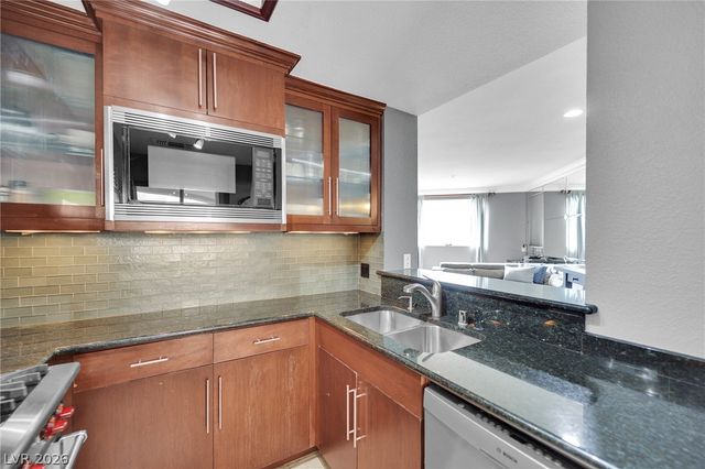 220 East Flamingo Road 117, Las Vegas, NV 89169