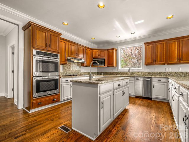 69 Old Hickory Trail, Hendersonville, NC 28739