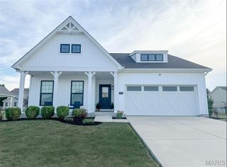2700 Crimson View Drive, Belleville, IL 62221