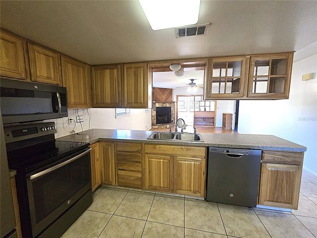 2009 CEDAR RUN DRIVE, Plant City, FL 33563