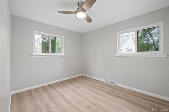 665 Stirling Street, Pontiac, MI 48340