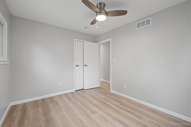 665 Stirling Street, Pontiac, MI 48340