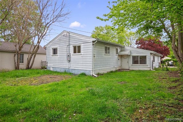 665 Stirling Street, Pontiac, MI 48340
