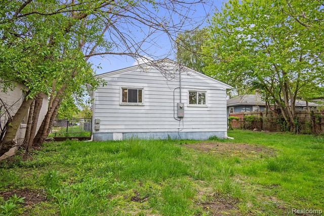 665 Stirling Street, Pontiac, MI 48340
