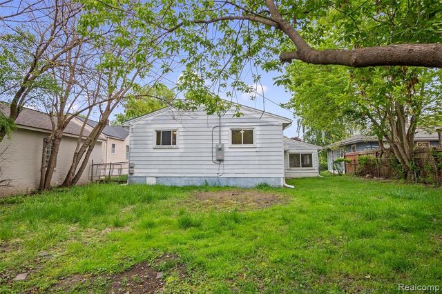 665 Stirling Street, Pontiac, MI 48340