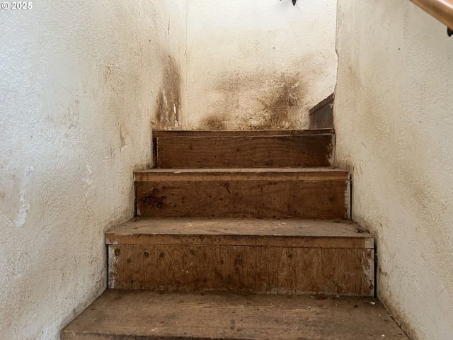 1032 MARINA HEIGHTS Rd, Brookings, OR 97415