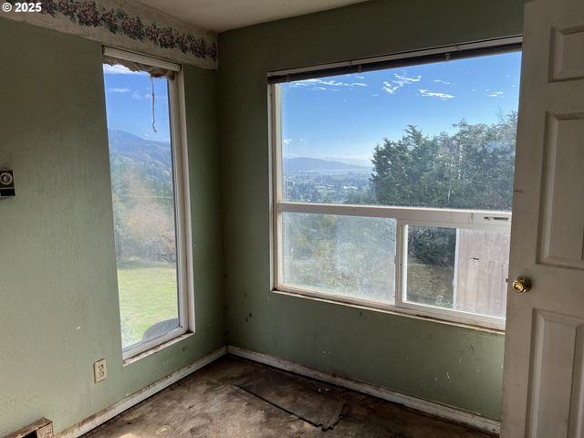 1032 MARINA HEIGHTS Rd, Brookings, OR 97415