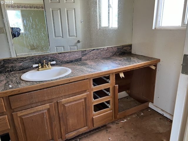 1032 MARINA HEIGHTS Rd, Brookings, OR 97415