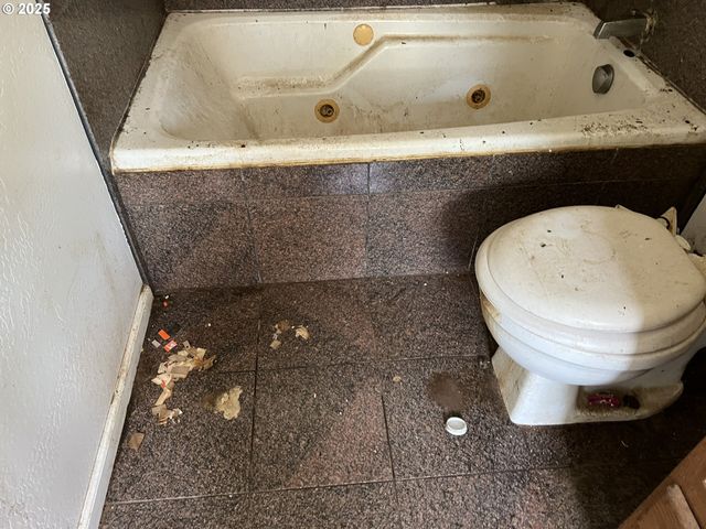 1032 MARINA HEIGHTS Rd, Brookings, OR 97415