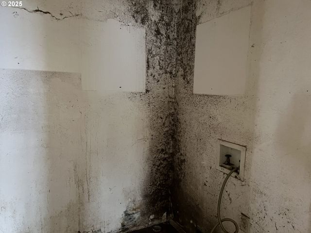 1032 MARINA HEIGHTS Rd, Brookings, OR 97415