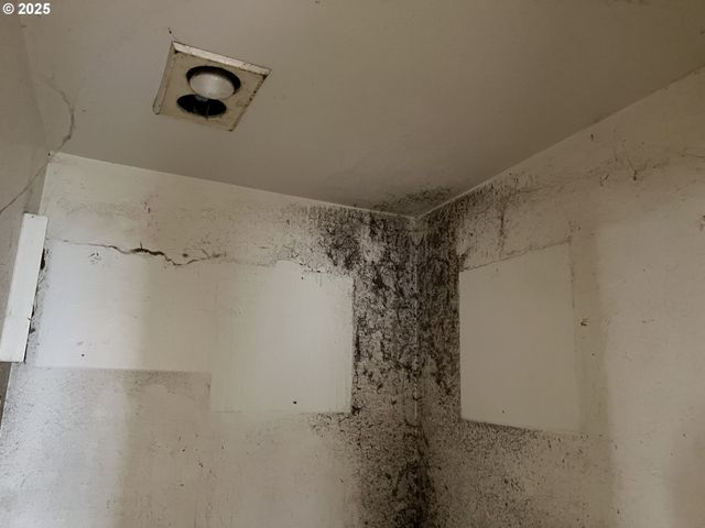 1032 MARINA HEIGHTS Rd, Brookings, OR 97415