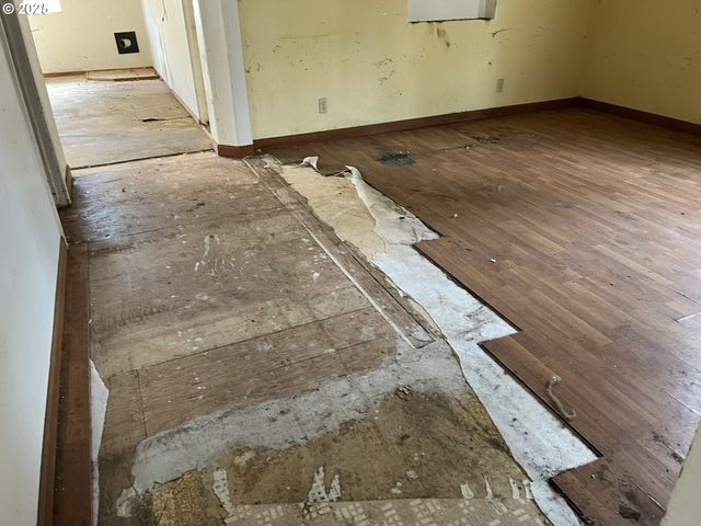 1032 MARINA HEIGHTS Rd, Brookings, OR 97415