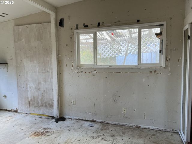 1032 MARINA HEIGHTS Rd, Brookings, OR 97415