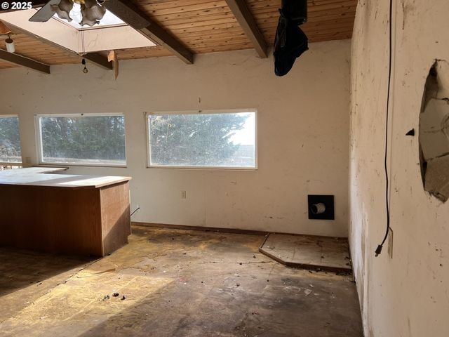 1032 MARINA HEIGHTS Rd, Brookings, OR 97415